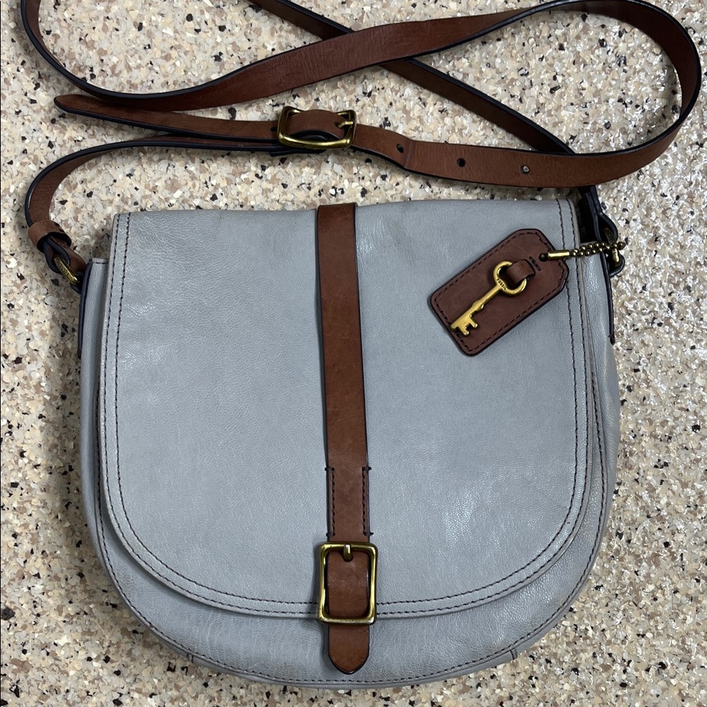 Fossil Crossbody Bag light Grey & Brown Leather back Slot Pocket Style: Kendall